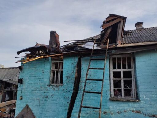 Окупанти дронами ударили по селу Івашки: пошкоджені будинки (фото)